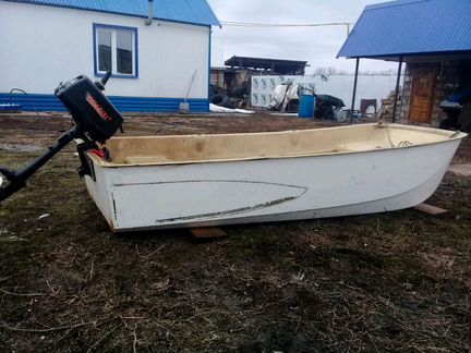 Лодка с мотром