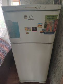 Холодильник indesit(Работает)
