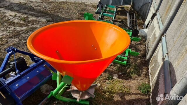 Разбрасыватель удобрений Strumyk РУМ 300, 2024