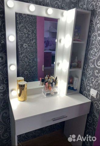 Стол визажиста