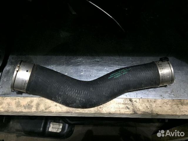 Патрубок интеркулера бмв ф10 ф07 13718672108