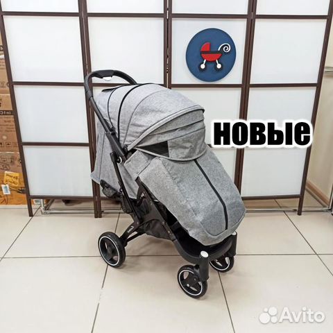 Прогулочная коляска чемодан светло серая