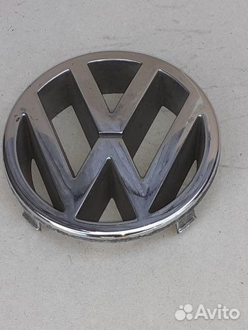 Передняя эмблема на решетку радиатора VW