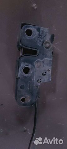 Замок капота на Volkswagen Passat B6