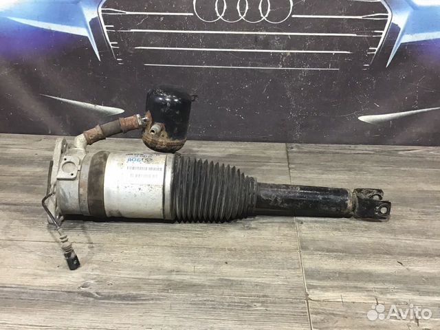 Стойка задняя правая Ауди А8 Д3