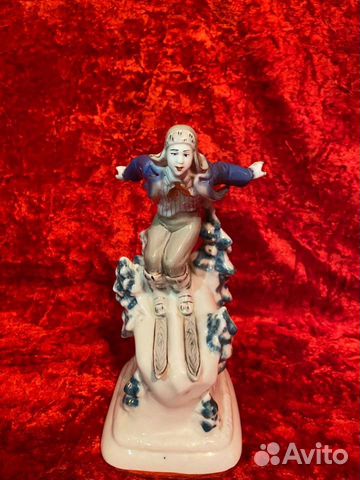 Фарфоровая статуэтка, Пионер на лыжах