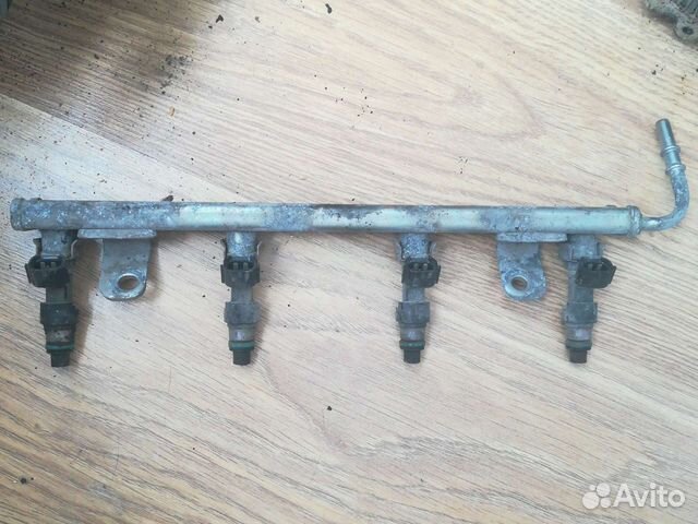 Топливная рампа с форсунками на Nissan Qashqai