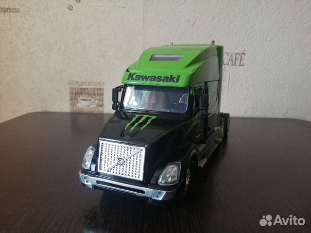 Модель volvo 1/32