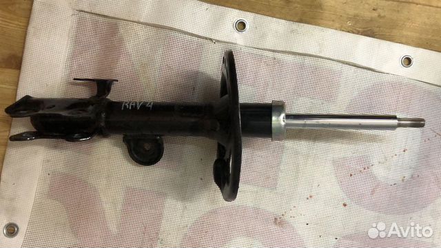 Амортизатор передний правый Toyota RAV 4 2013-2020