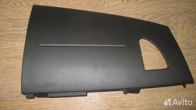 Nissan Tiida (1) Торпедо Подушка Ремень Накладка
