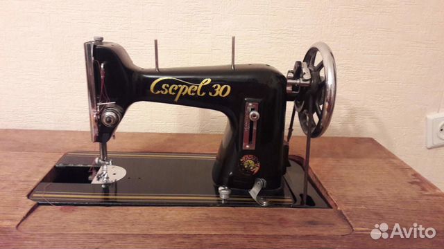 Швейная машинка Csepel 30 с ножным приводом