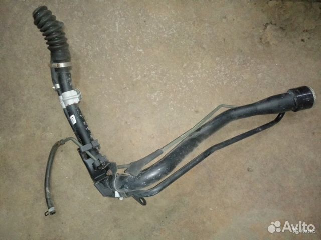Топливный бак и горловина