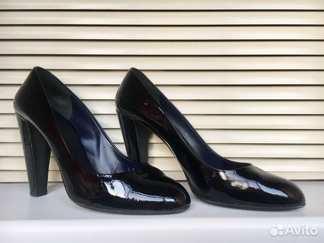 Чёрные лакированные туфли MIU MIU