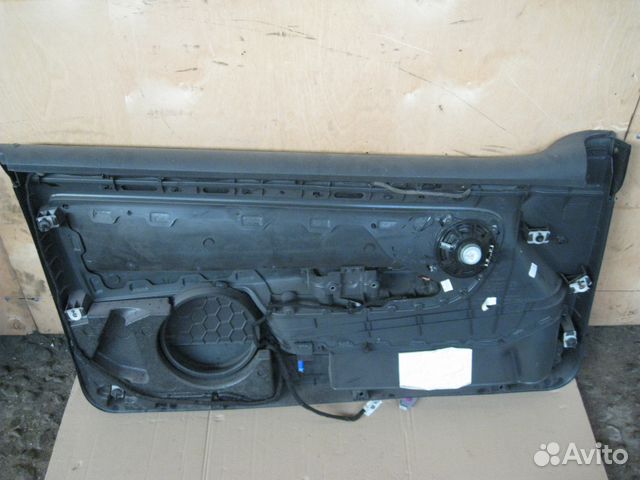 Обшивка двери передней правой VW Golf 5 Обшивка двери передней правой VW Golf 5