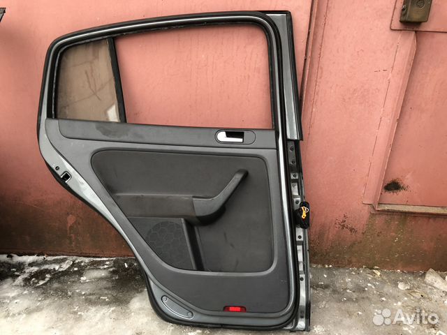 Дверь задняя левая Volkswagen Golf 5 + plus Дверь задняя левая Volkswagen Golf 5 + plus