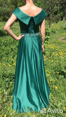 Вечернее платье изумрудного цвета Вечернее платье изумрудного цвета