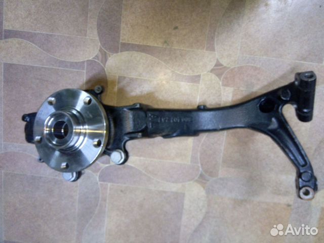 Кулак поворотный левый Volkswagen Passat B5