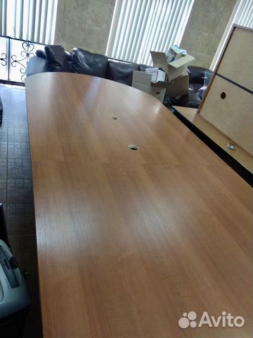 Большой стол для переговорной