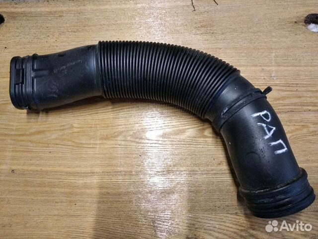 Воздушный патрубок Skoda Rapid