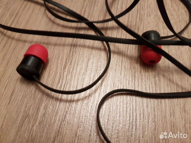 Наушники и провод для зарядки