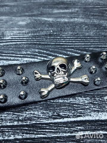 Браслет и кожи с черепом и шипами Браслет и кожи с черепом и шипами