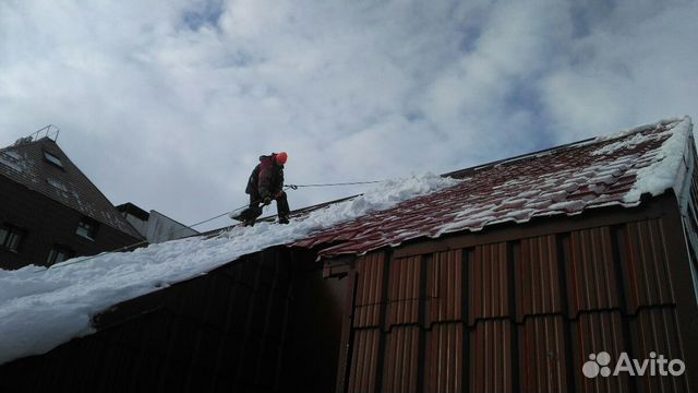 Уборка кровли и крыш от снега, сосулек и наледи Уборка кровли и крыш от снега, сосулек и наледи