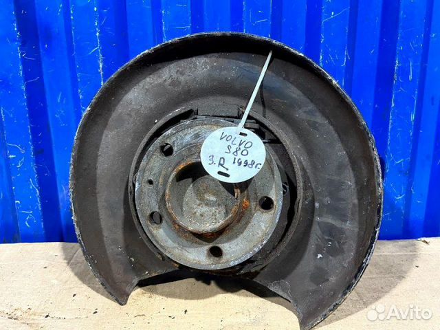 Кулак задний правый Volvo S80 I B6304S 1999 Кулак задний правый Volvo S80 I B6304S 1999