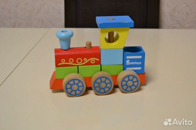 Продается конструктор-каталка Паровоз