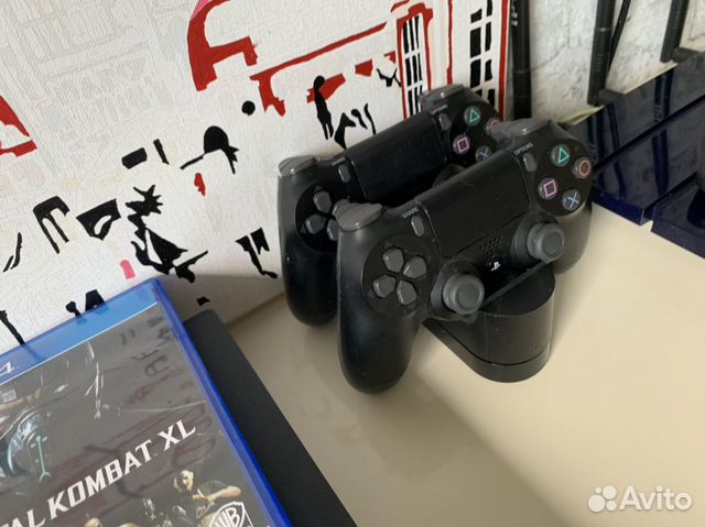 Sony PS4 Pro 1trb + докстанция для джойстиков