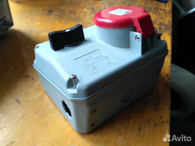 ABB трехфазная силовая розетка с выключателем