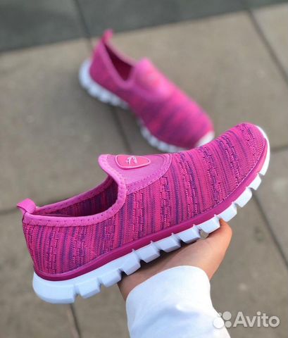 Кроссовки женские