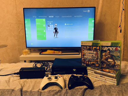 Xbox 360 S (Slim) 2 геймпада, 7 Игр, + Монитор