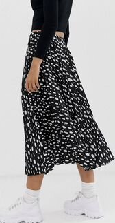 Черная юбка в горошек с плиссировкой Na-kd