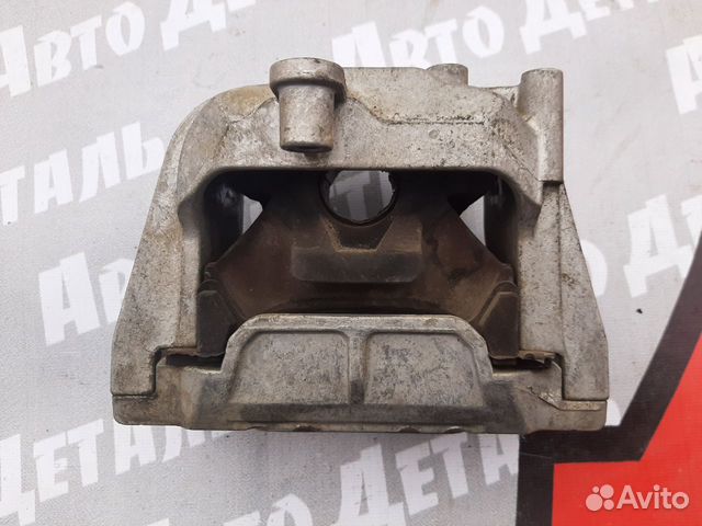 Опора двигателя правая Volkswagen Jetta 6 VAG