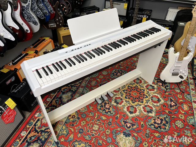 Цифровое фортепиано белое