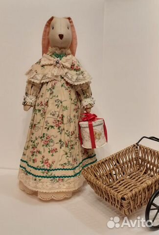Кукла интерьерная тряпичная Зайчиха с тортом