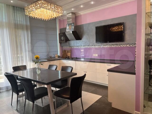 2-к. квартира, 83,2 м², 1/7 эт.