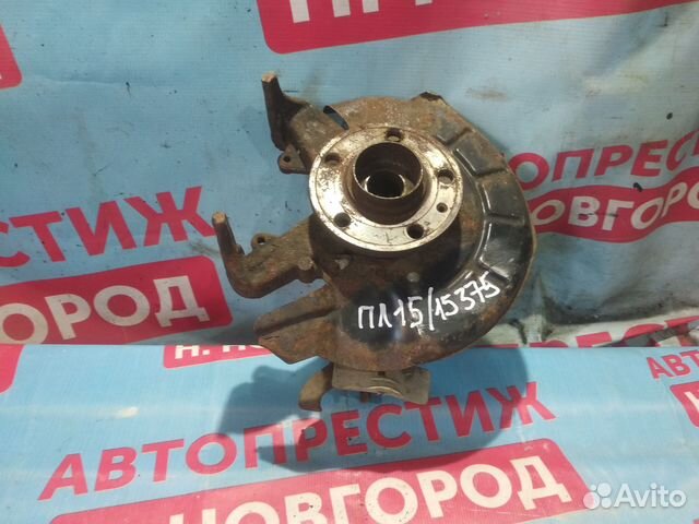 Поворотный кулак передний правый Шкода Фабиа