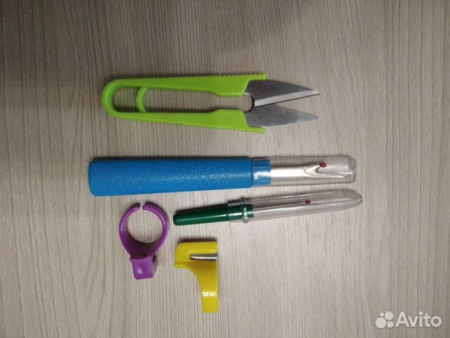 Напёрстки, резаки, иглы для шитья