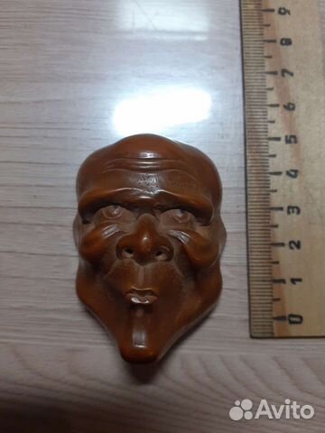 Миниатюрная деревянная маска