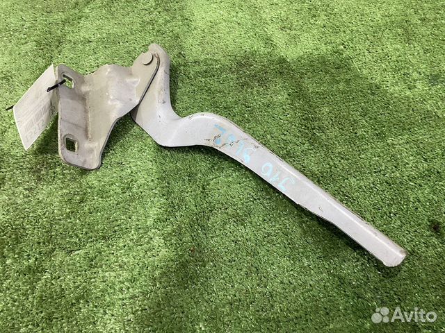 Петля капота передняя правая Nissan Qashqai J10