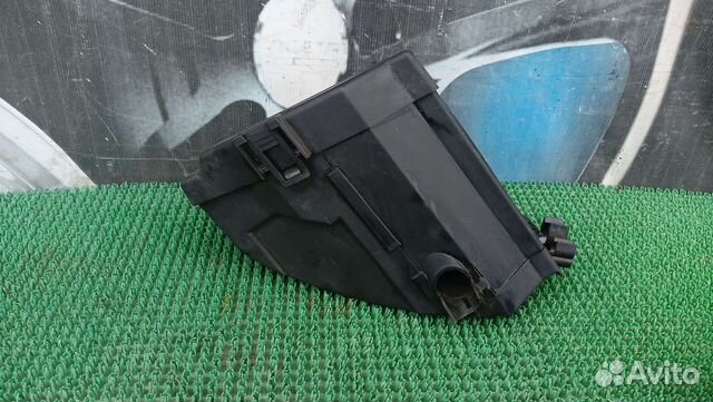 Корпус блока предохранителей Рено Меган Сценик 1