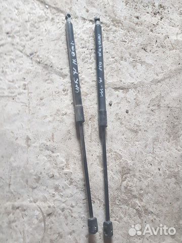 Амортизатор крышки багажника на Skoda Fabia