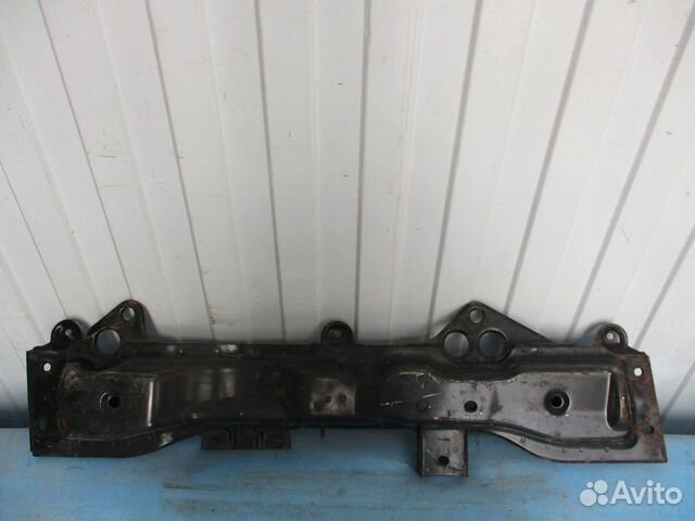 Балка под радиатор Тойота Авенсис 97-02 г