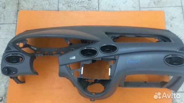 Торпедо панель на Ford Focus 1