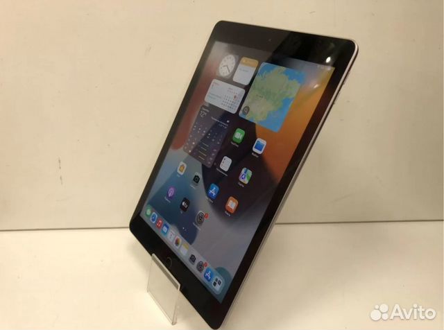 Apple iPad 5 32GB Wi-Fi + зарядка