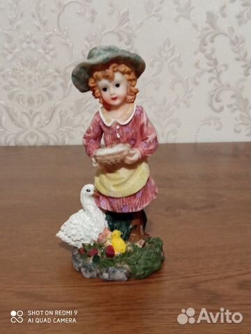 Статуэтка девочка