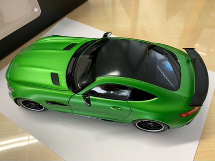 Модель 1:18 mercedes -AMG GT R C190