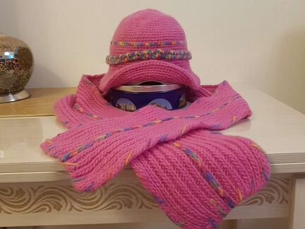 Женский комплект шапка -шляпка и шарф из шерсти