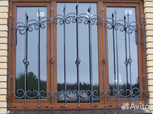 Решетки на окна кованые N 1393